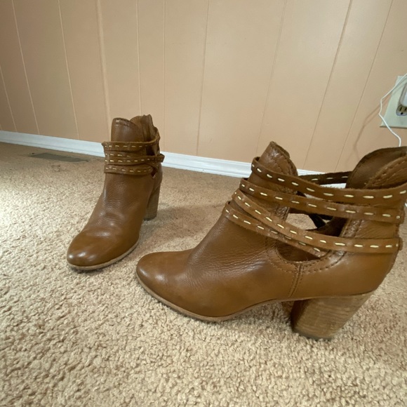 Frye Booties Size 8.5 worn once! - Picture 2 of 2